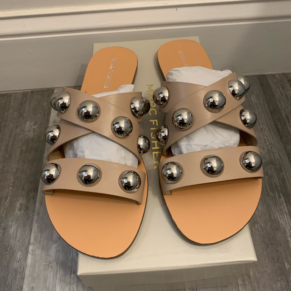 Marc Fisher Bryte2 flat sandals in Light Natural